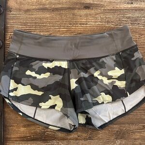Lululemon Speed Up 2.5” Camo Print Women's Shorts